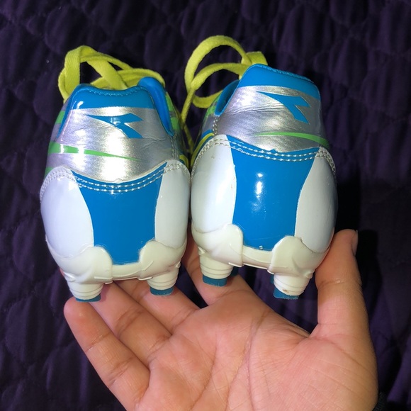 KIDS SOCCER SHOES - Picture 6 of 7